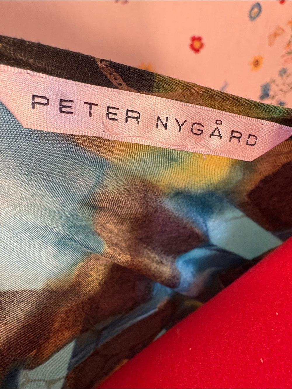 Peter Nygard - Turquoise and Green Abstract Water-Effect Short-Sleeve Top Size M - Picture 2 of 12